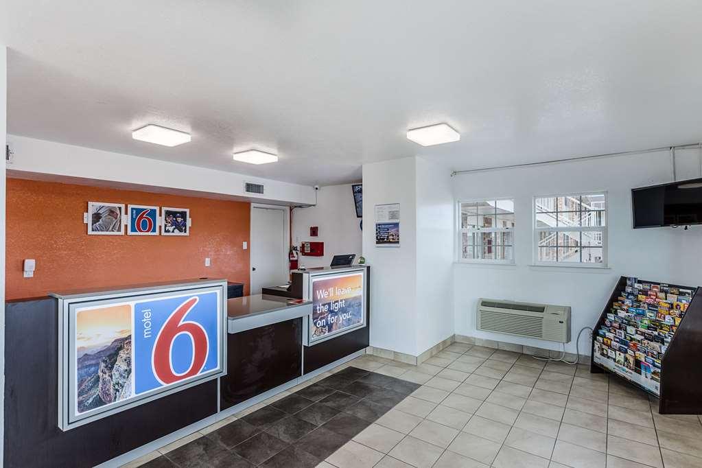 Motel 6 Fort Worth - Northside インテリア 写真